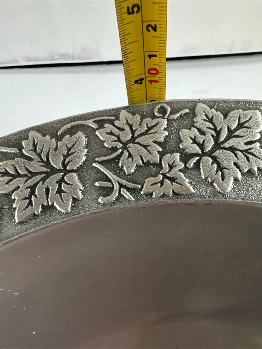 Vintage  Wilton Armetale Large Round Serving Bowl Atkins Ivy 3.5 Qt Pewter 14.5